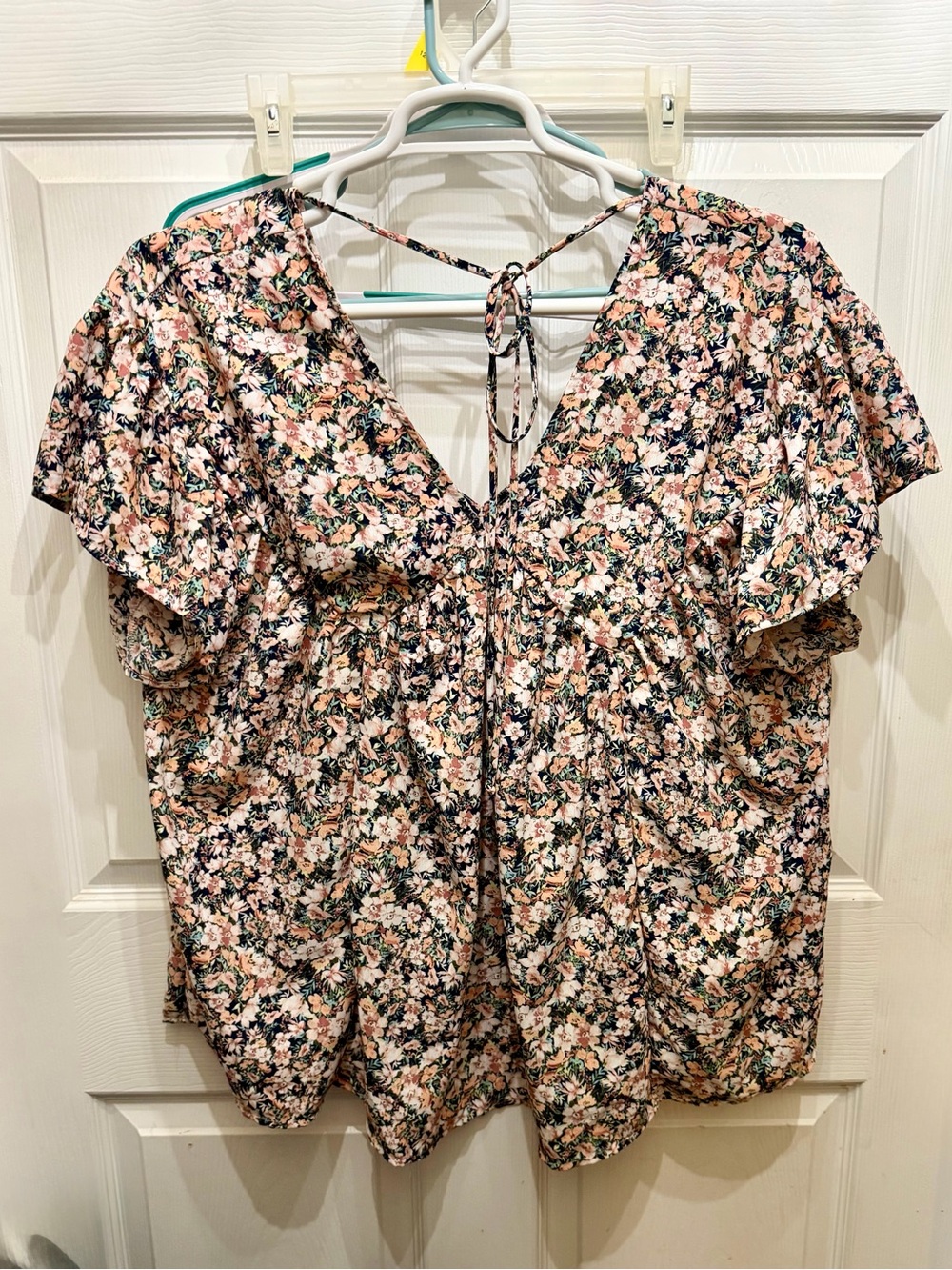 Adora Floral V-Neck Peplum Women’s Top - Size Large - New Without Tags